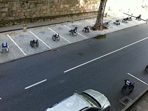 protesta-carrozzine-parcheggi-disabili-lisbona-portogallo